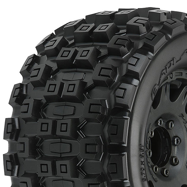 Proline Badlands Mx38 3.8" On Raid Black 8X32 17Mm Hex